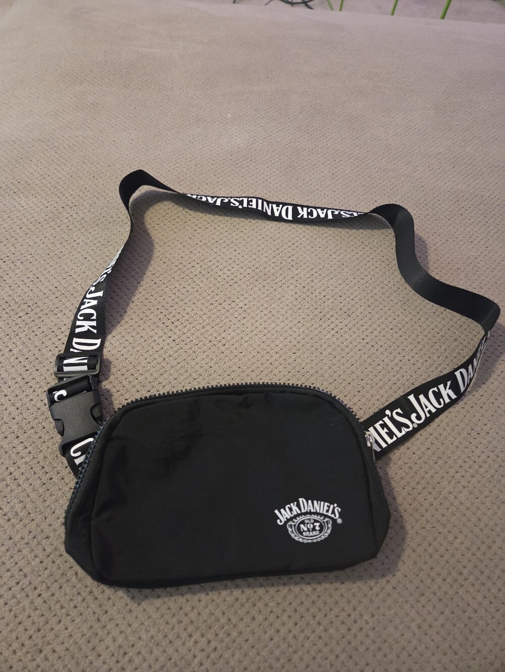 NWOT Jack Daniel's No. 7 Belt Bag Cross Body Bag Fanny Pack. Black & White.